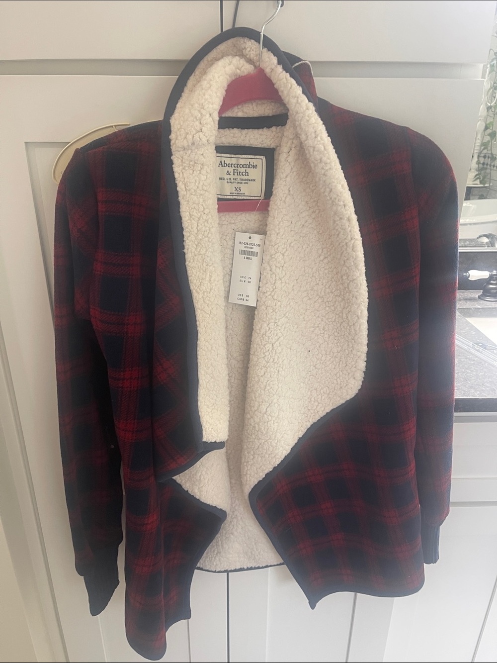 Abercrombie & Fitch Red and Black Plaid Sherpa-Lined Open Cardigan NWT - Picture 1 of 2